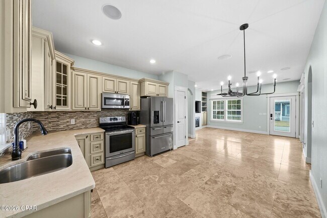 Building Photo - 415 Paradise Blvd