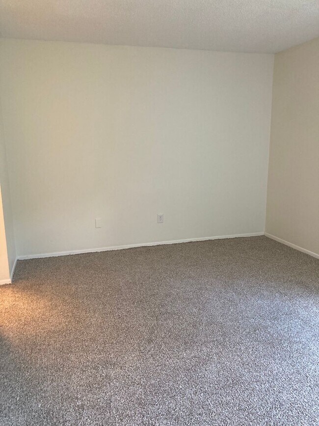 Building Photo - 2671 Bentley Dr