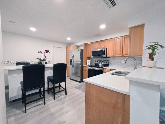 Building Photo - 1303 Presidio Dr