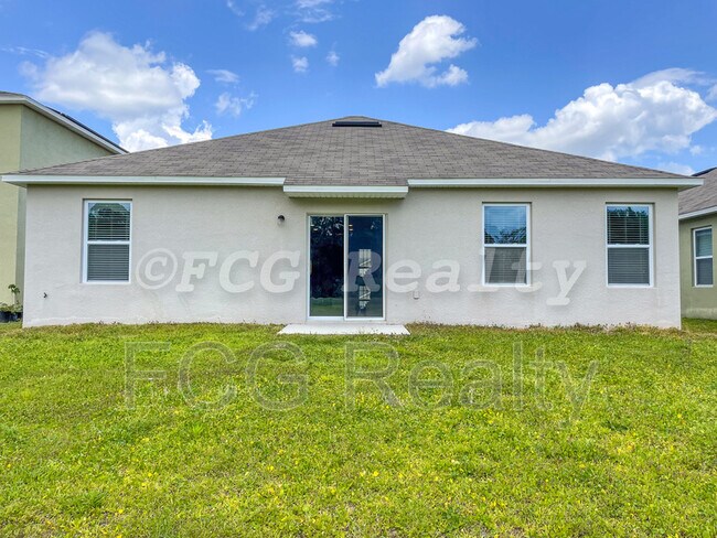 Building Photo - 345 Holly Berry Dr
