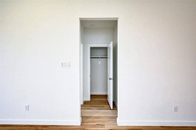 Building Photo - 8403 Oceanmist Cv Dr