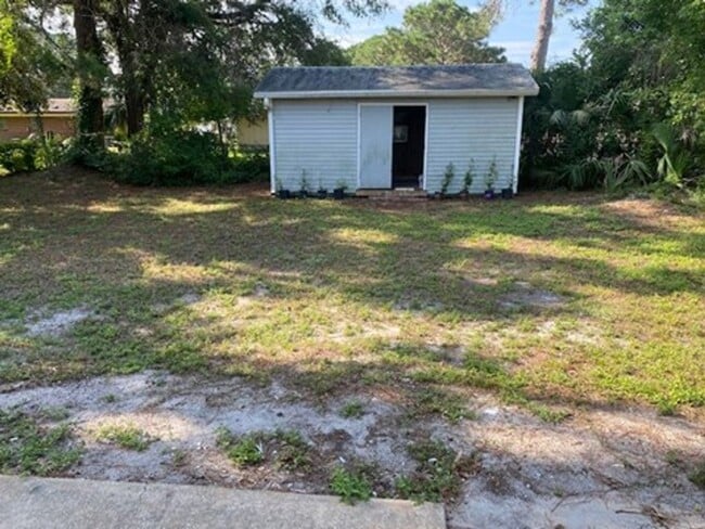 Building Photo - UPDATED 3B/1.5B Home in the Heart of Ft. Walton Beach