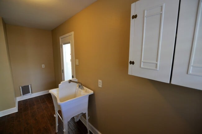 Building Photo - Newly Renovated 3 Bedroom Home in Sherwood...
