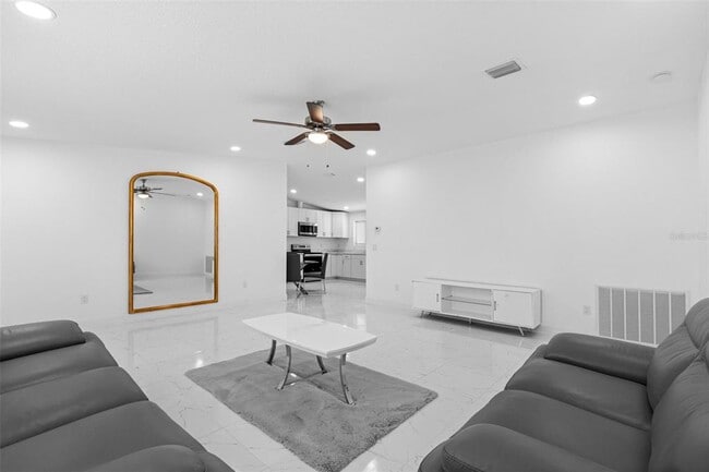 Building Photo - 6847 Woodsman Dr