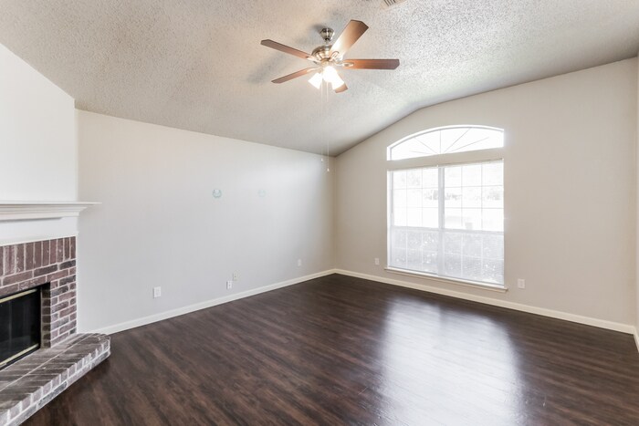 Building Photo - 2111 Dandelion Dr