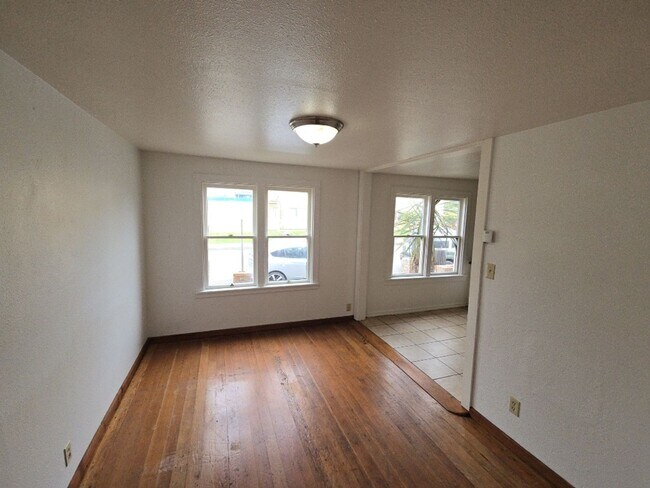 Building Photo - 626 O St