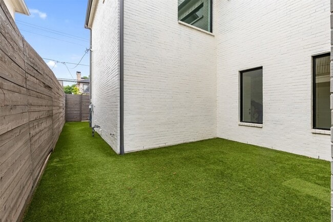 Building Photo - 3526 Asbury St