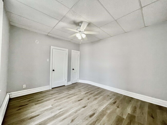 Building Photo - 159 Hutton St