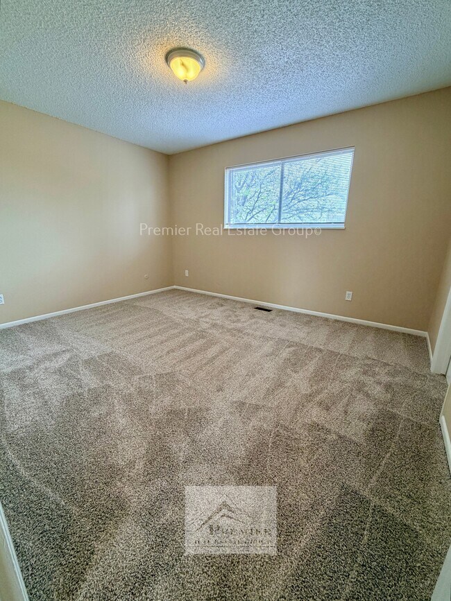 Building Photo - 6156 Del Paz Dr