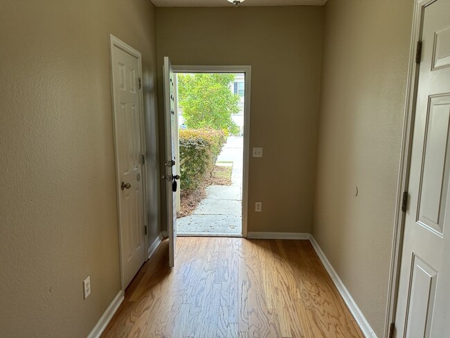 Building Photo - 495 Canyon Oak Loop