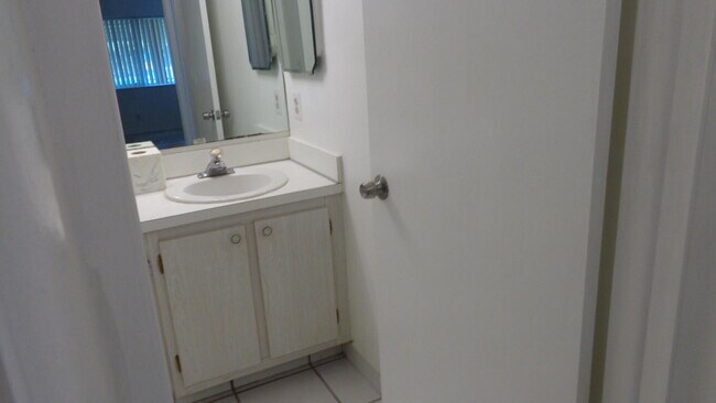Building Photo - 5883 La Paseos Dr