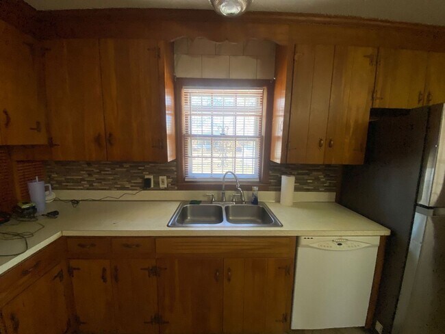 Building Photo - 1011 Veterans Rd