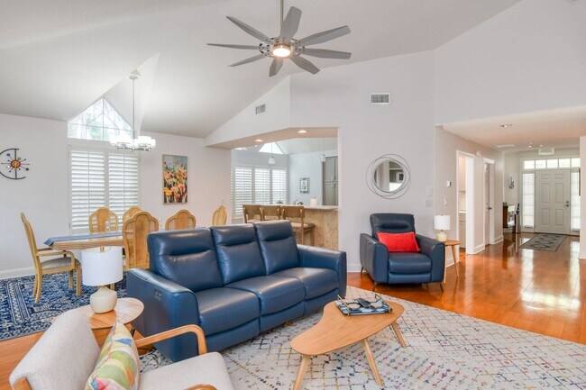 Building Photo - Luxury 4-bedroom - 4 bath with garage