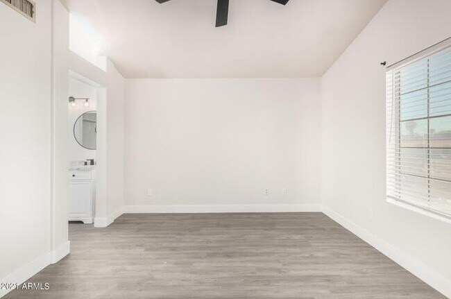 Building Photo - 875 N Ithica Ct