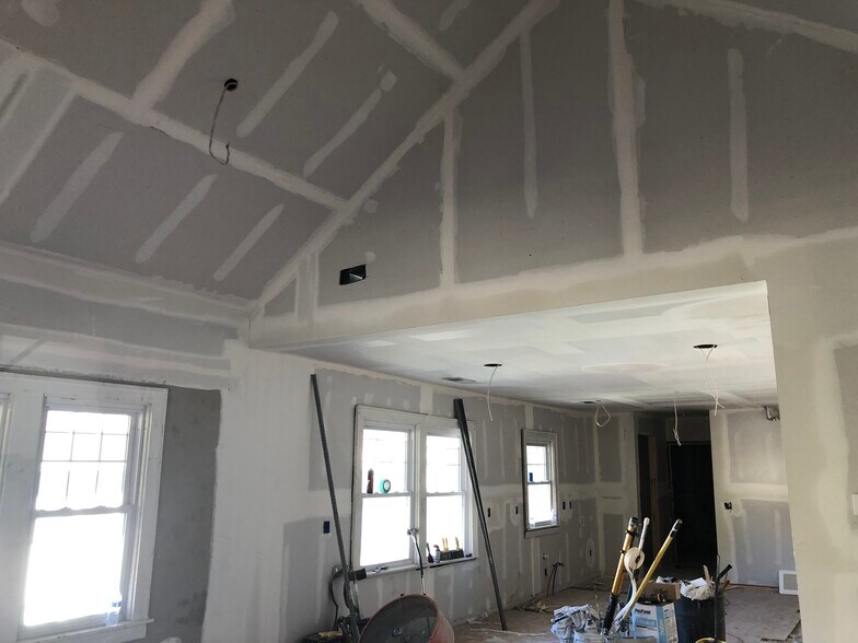 Building Photo - 301 W 51st St