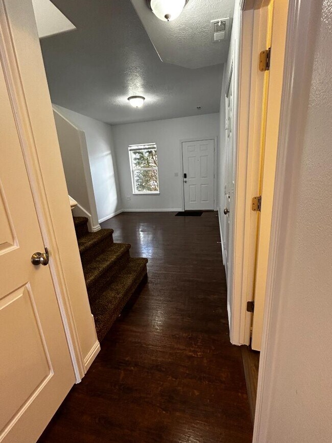 Building Photo - 5059 W Red Shale Rd