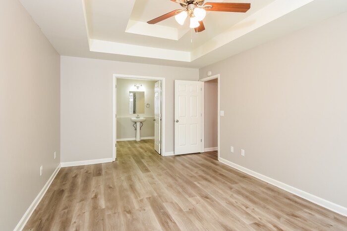 Building Photo - 113 Whispering Ct