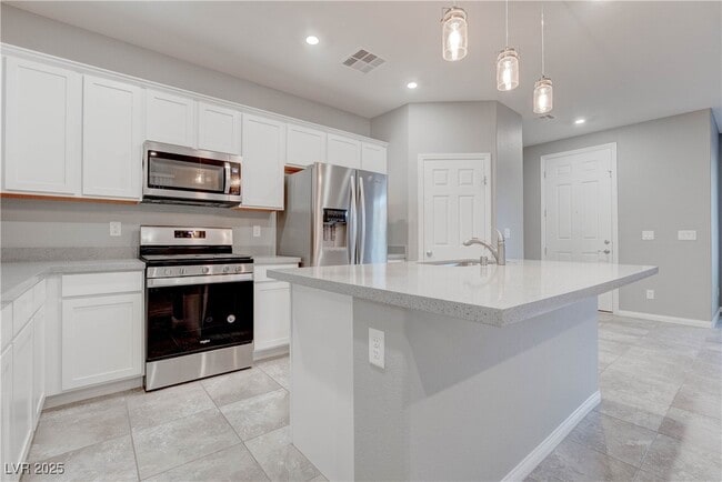 Building Photo - 10673 Sariah Skye Ave