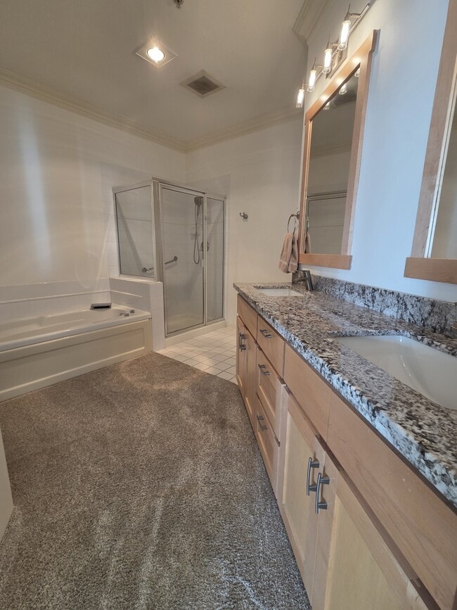 Building Photo - 6125 NE 175th St