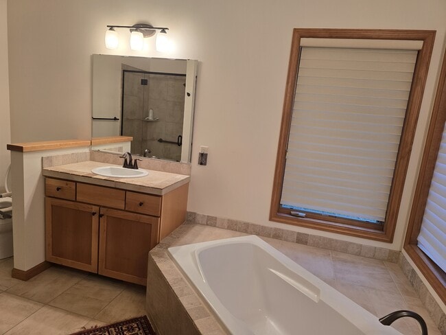 Building Photo - 3300 Graf St