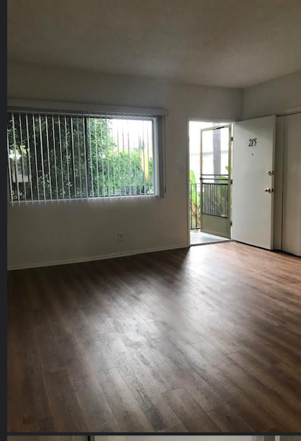 Living Room - Crestwood Apartments