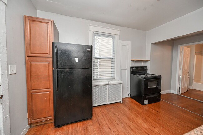 Building Photo - 2344 W Clifton Ave