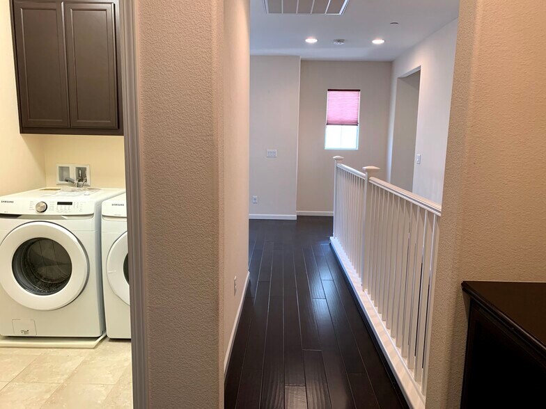 2nd Floor Laundry - 5853 Flora Cmn