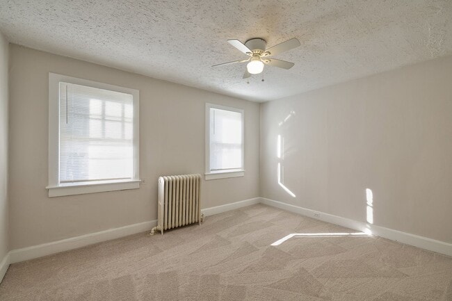 Building Photo - Great 4 Bedroom in 16th st Heights