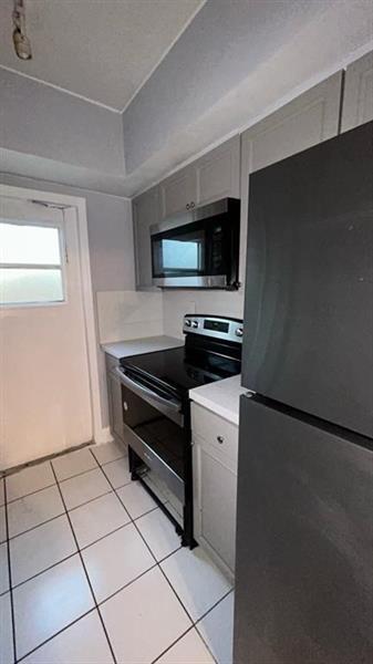 Building Photo - 2625 Middle River Dr
