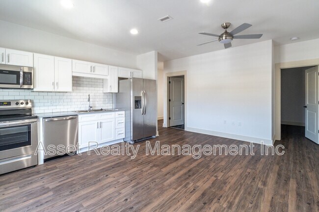 Building Photo - 1110 Franck St