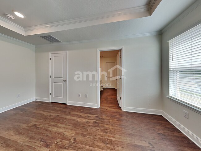 Building Photo - 27273 St Andrews Ave