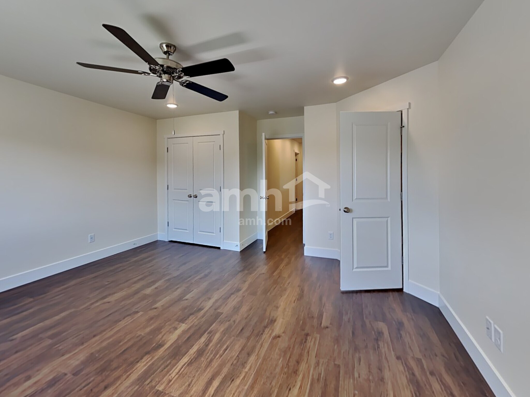 Building Photo - 390 Smith Dr