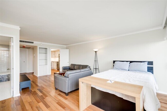 Building Photo - 1122 Colorado St