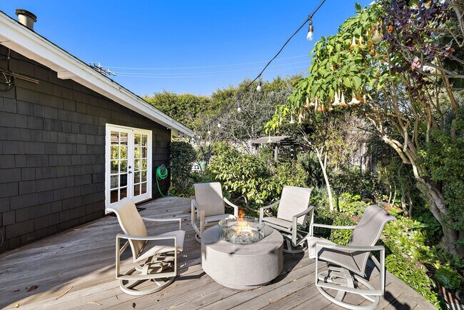 Building Photo - Bluebird Canyon Hidden Gem