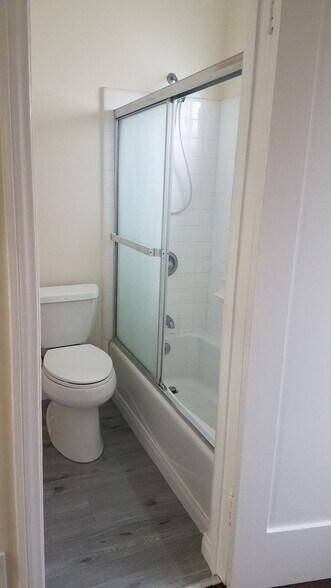 Bathroom - 3915 E Mayfield St