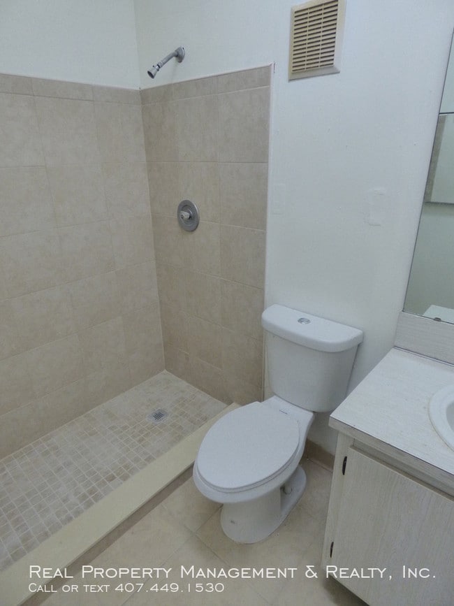 Building Photo - Nice 3 BR / 2 BA Home In Royal Manor Villas