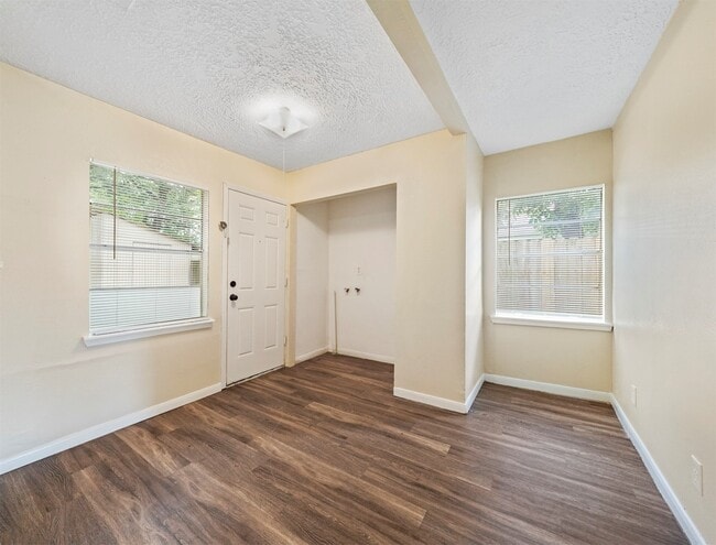 Building Photo - 2509 Lancaster Ln