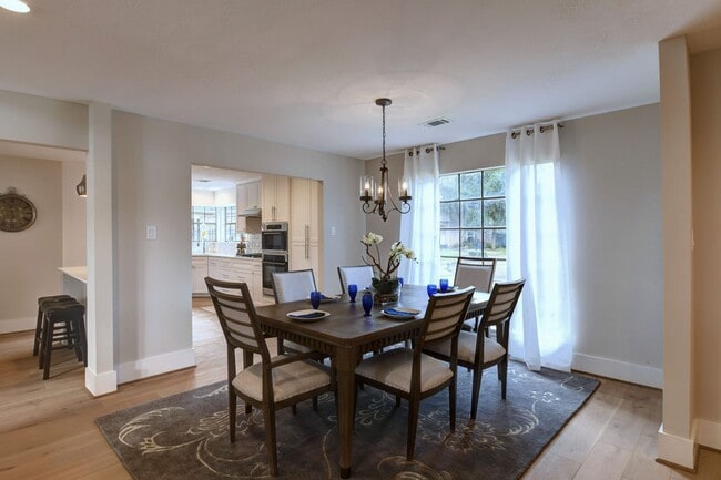 Building Photo - 1706 Cedar Creek Ct