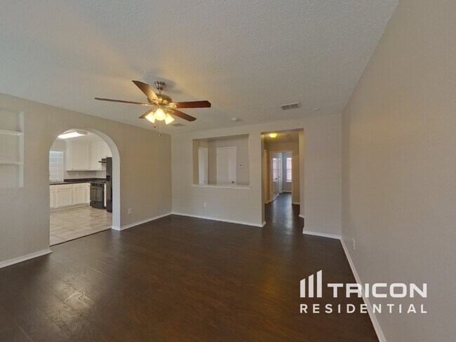 Building Photo - 910 Pryor Dr