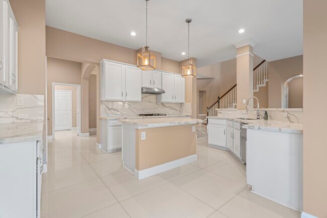 Building Photo - 10011 Lakeside Gables Dr