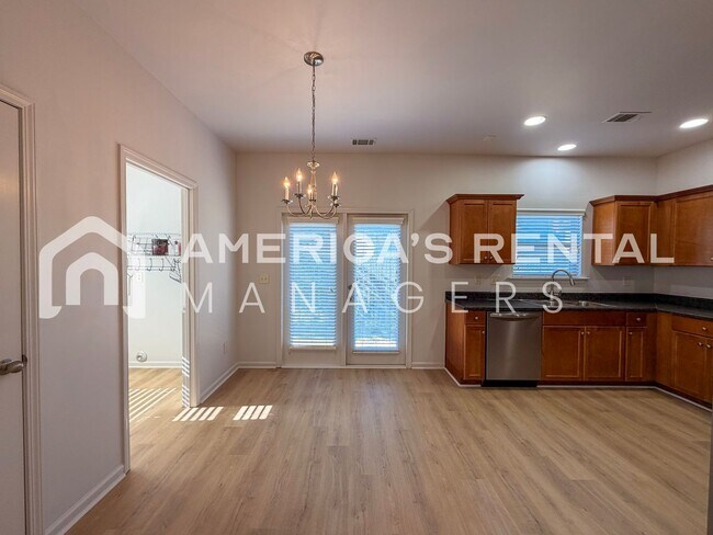 Building Photo - Modern One-Level Living with Pool and Club...