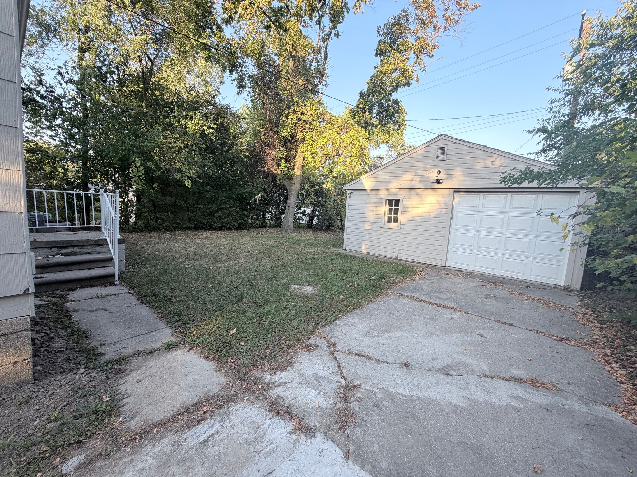 Building Photo - 3754 Greenfield Rd