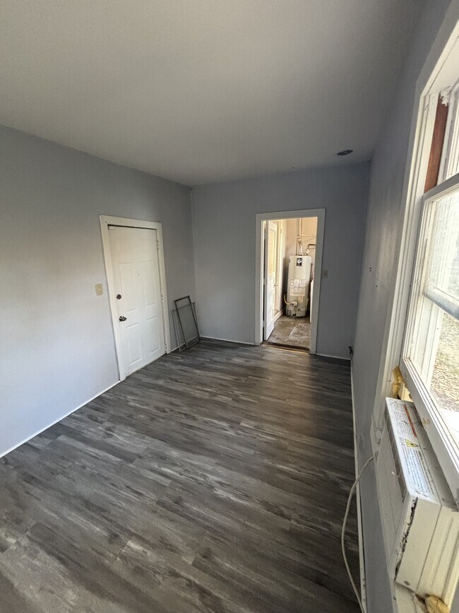 Building Photo - 1912 N Grove St