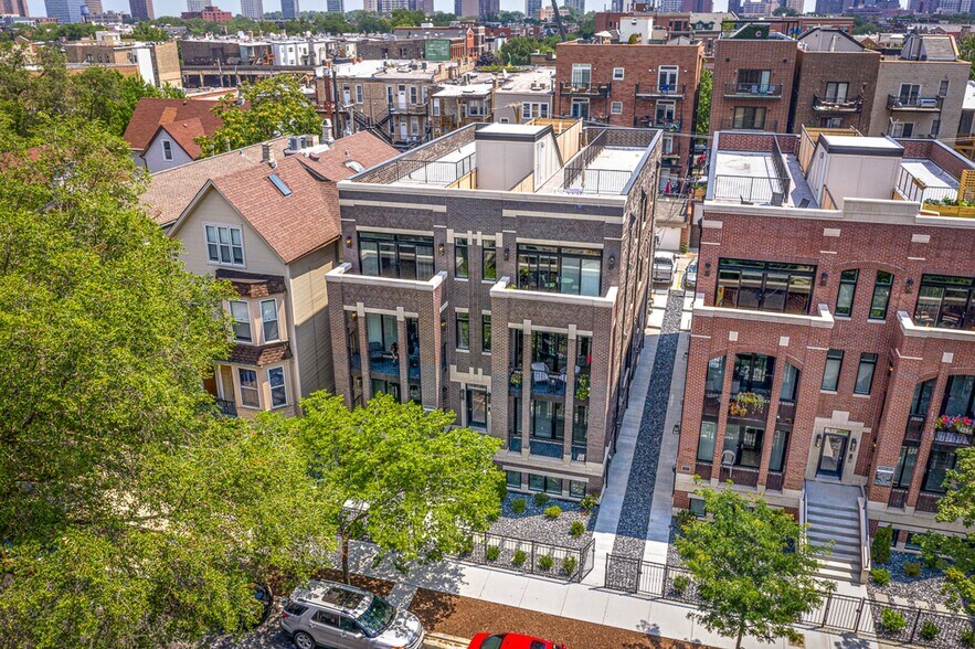 Building Photo - 3343 N Kenmore Ave