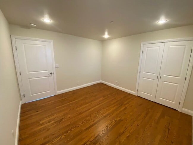 Building Photo - 1122 Miles Ave