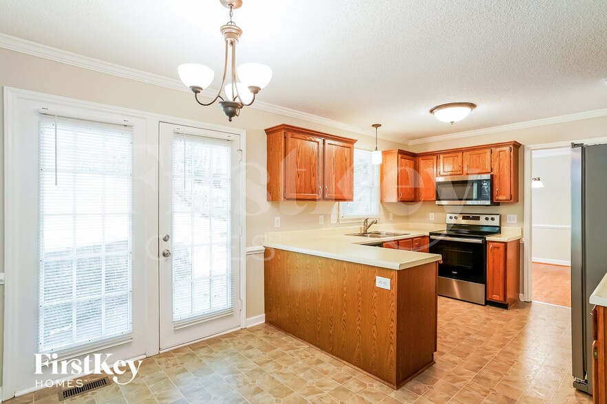 Building Photo - 202 Dalmeny Dr