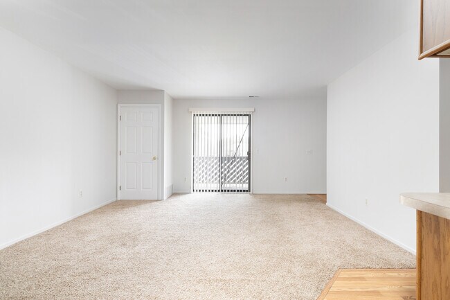 Building Photo - 16446 Clarkson Dr