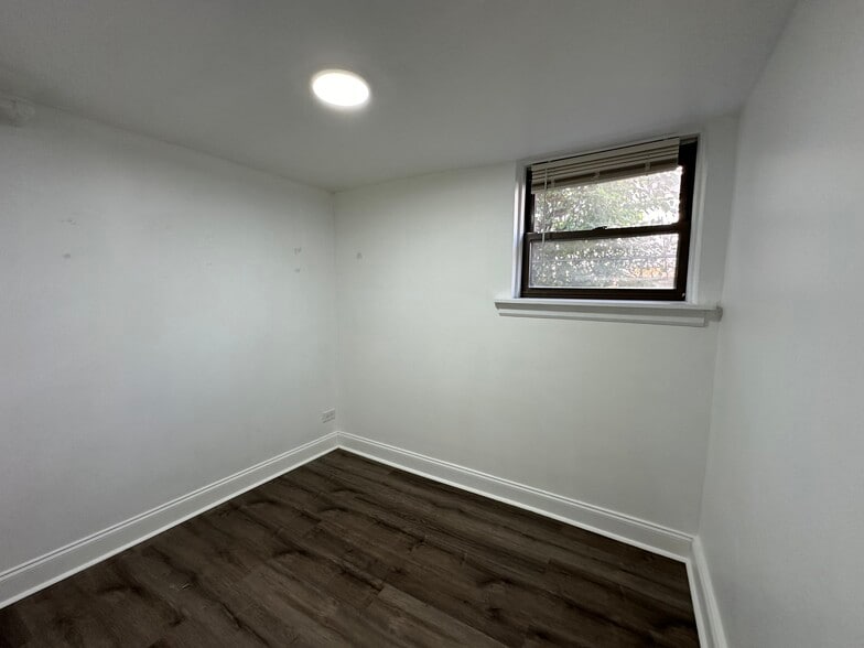 Building Photo - 4904 N Austin Ave