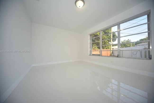 Building Photo - 18601 SW 97th Ct