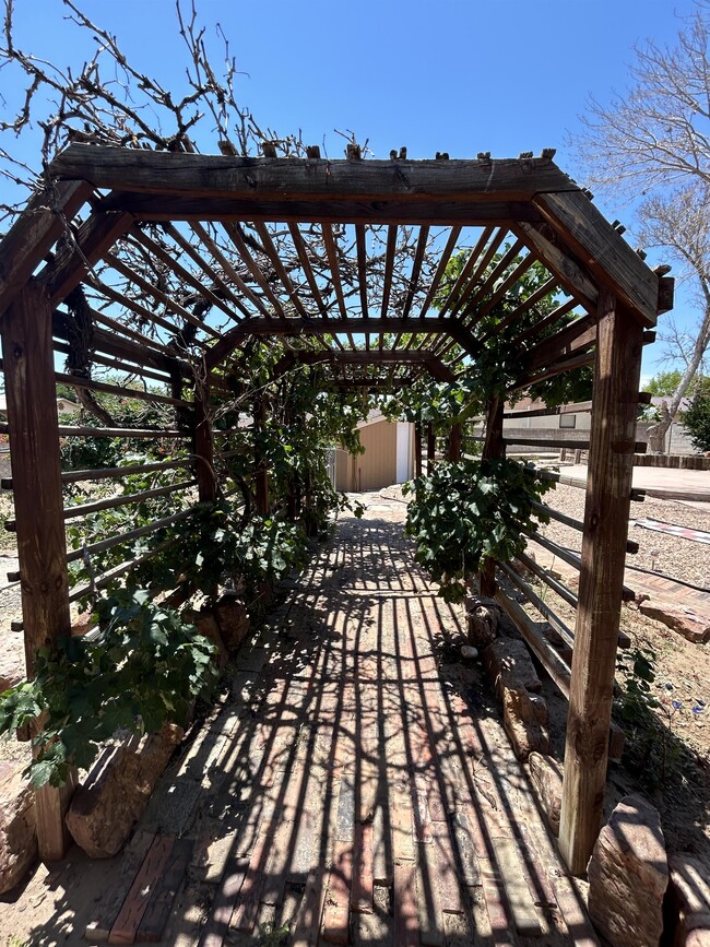 Building Photo - 6101 Equestrian Dr NW